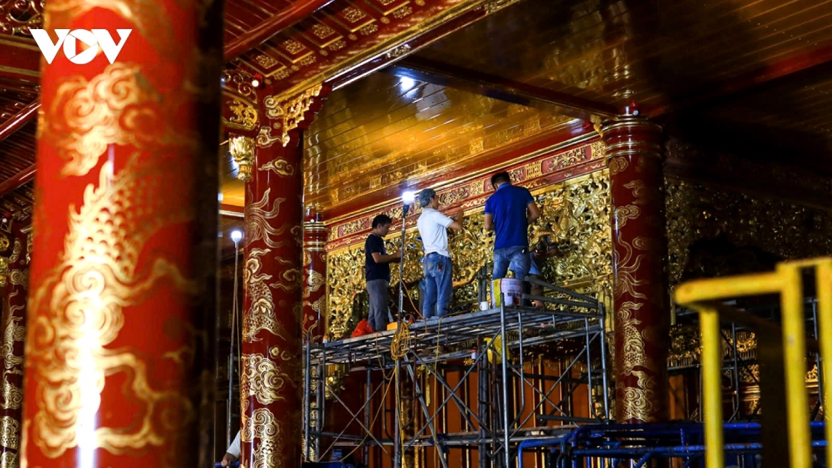 Restoration of the Thai Hoa Palace in close-up